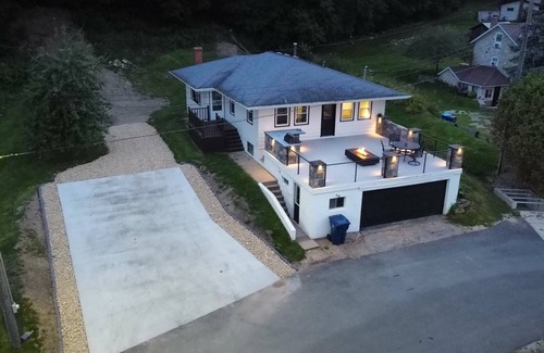 Guttenberg House | Roofscape Retreat, enjoy the patio life!
