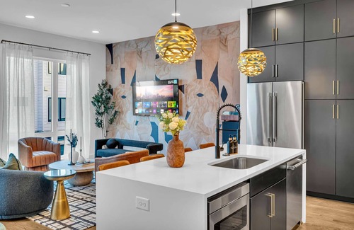 Katie Hill Neighborhood House | Rooftop Hot Tub City Views Pac-man Pool Table
