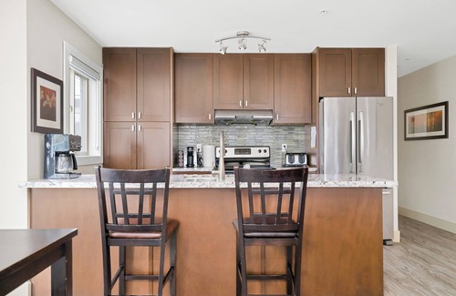 Harrison Hot Springs Apartment | Rooftop Paradise Luxe 2BR Lake Views