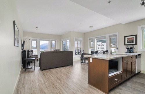 Harrison Hot Springs Apartment | Rooftop Paradise Luxe 2BR Lake Views