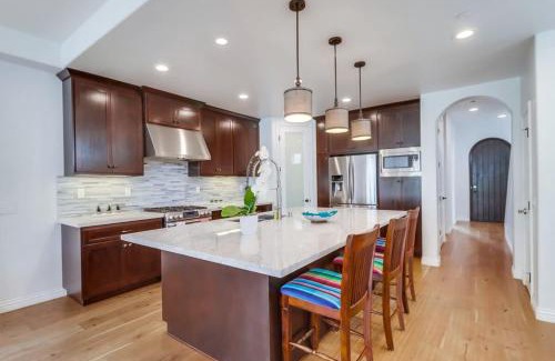 Crown Point House | Rooftop Patio Hot Tub AC Beach & Bay Views