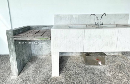 Kuah Apartment | Rooftop Swimming Pool with Seaview Apartment