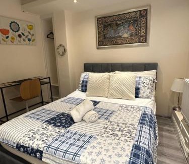 Weavers House | Room 2 - En-suite for 2 people