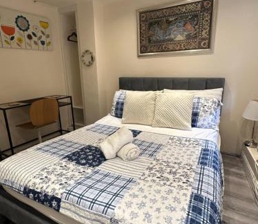Weavers House | Room 2 - En-suite for 2 people