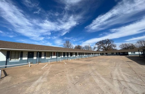 Harper Hotel | Room 24 - Standard Queen - Sleeps 4 - Harper Motel