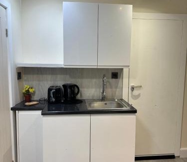 Weavers House | Room 4 - En-suite for 2 people