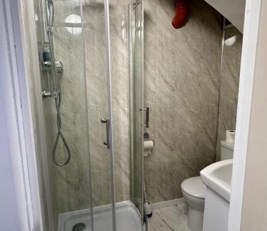 Weavers House | Room 4 - En-suite for 2 people