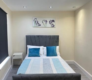 Weavers House | Room 4 - En-suite for 2 people