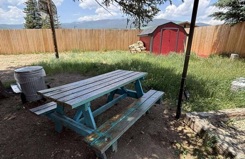 Eagle Nest Cabin | Room 5: Mountain Retreat 15 Minutes to Red River/Angel Fire