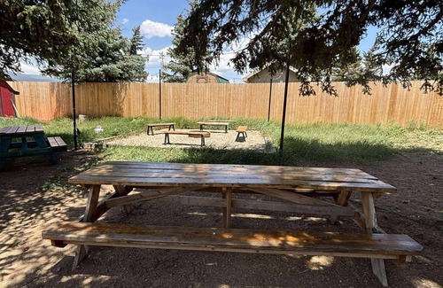 Eagle Nest Cabin | Room 5: Mountain Retreat 15 Minutes to Red River/Angel Fire