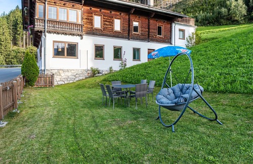 Hainzenberg Apartment | Room '5' with Mountain View, Shared Terrace and Wi-Fi