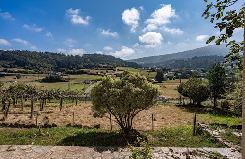 Mondonedo Apartment | Room A Figueira in Mondoñedo with Mountain Views, Shared Terrace, and Wi-Fi