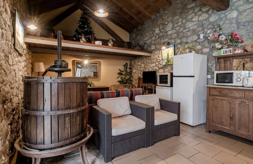 Vila do Conde Apartment | Room 'Casa Do Caldas - Quarto 6' with Shared Pool, Shared Terrace and Wi-Fi