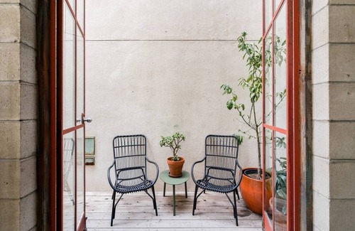 Little Italy Apartment | Room D at The Dutra Inn - Little Italy