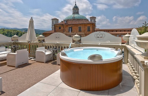 Vicoforte Apartment | Room 'Emanuele Filiberto' with Shared Terrace, Wi-Fi and Air Conditioning