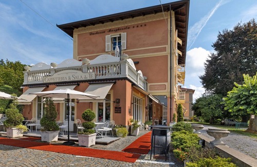 Vicoforte Apartment | Room 'Emanuele Filiberto' with Shared Terrace, Wi-Fi and Air Conditioning