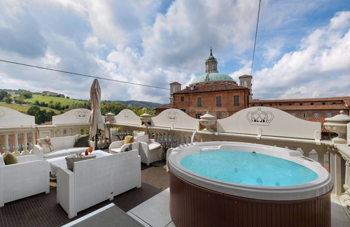 Vicoforte Apartment | Room 'Emanuele Filiberto' with Shared Terrace, Wi-Fi and Air Conditioning