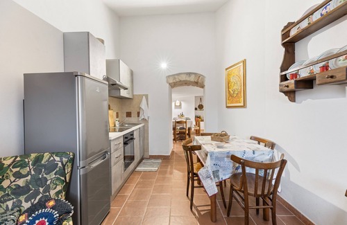 Scano di Montiferro Apartment | Room 'Euterpe' with shared terrace, Wi-Fi and air conditioning
