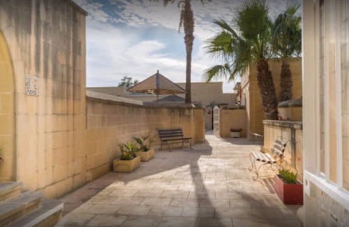 Ta' Għammar Bed & Breakfast | ROOM FOR 3 PEOPLE WITH PRIVATE BATHROOM ON THE CORRIDOR