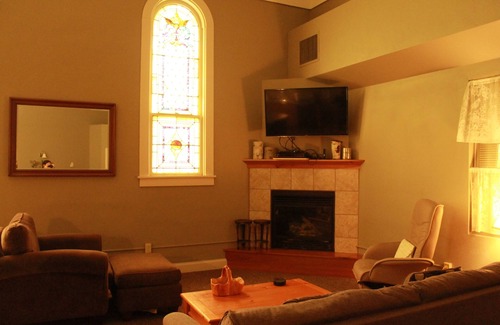 St. Clair House | Room For Everyone! Book The Incredible Belltower Suites, Sleeps 16!