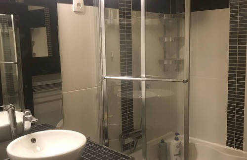 Aguado Bed & Breakfast | Room for rent in Evry