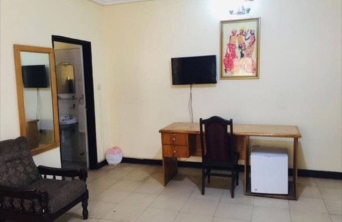Accra House | Room in B&B - Double Room With Balcony