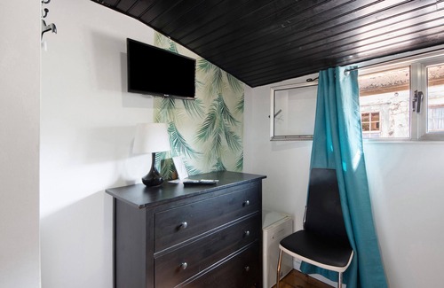 Campanha Apartment | Room 'K' with Shared Garden and Wi-Fi