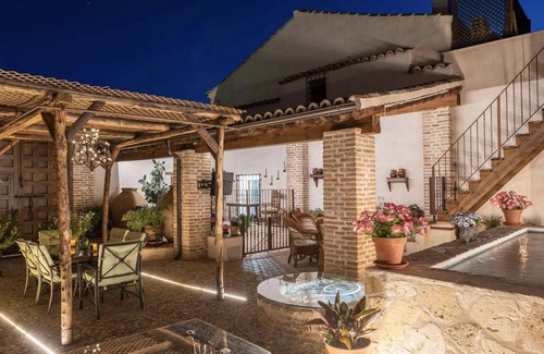 Noves Apartment | Room 'Mencía' with Shared Pool, Shared Terrace and Wi-Fi