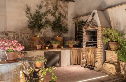 Noves Apartment | Room 'Mencía' with Shared Pool, Shared Terrace and Wi-Fi