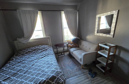 Greenville Bed & Breakfast | Room near Manhattan