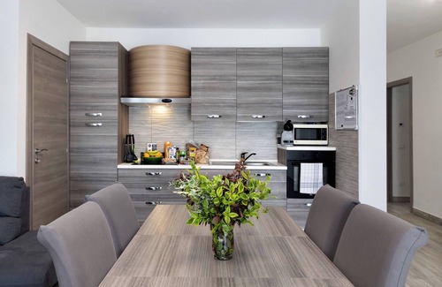 Cervere Apartment | Room 'Nespola' with Shared Terrace, Wi-Fi and Air Conditioning