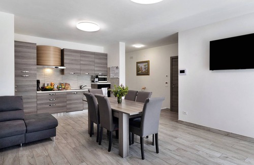 Cervere Apartment | Room 'Nespola' with Shared Terrace, Wi-Fi and Air Conditioning