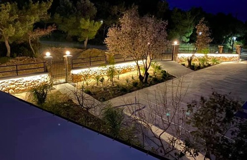 Pefkos Apartment | Room-rustic and Spacious Studio by the b