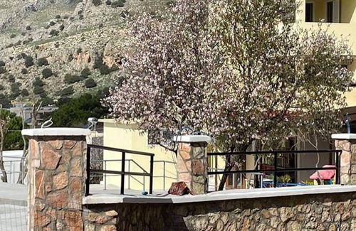 Pefkos Apartment | Room-rustic and Spacious Studio by the b