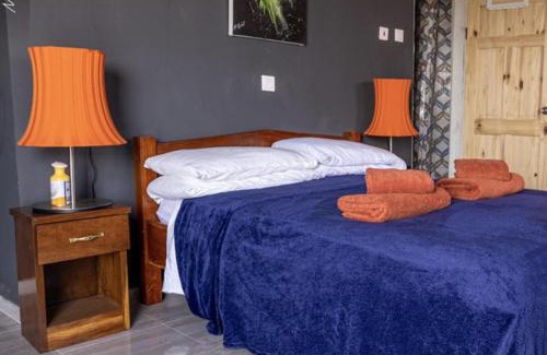 Bakau Apartment | Room - Sleeps 3 - Balcony - Pool - Parking