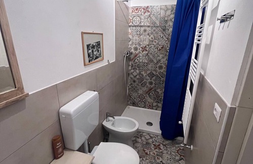Castiglione Chiavarese Apartment | Room 'Stanza 2 Con Bagno Privato Separato' with Sea View, Shared Terrace and Wi-Fi