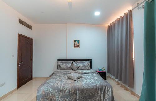Mussafah House | Room with Balcony