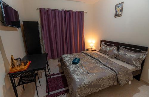 Mussafah House | Room with Balcony