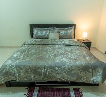 Mussafah House | Room with Balcony