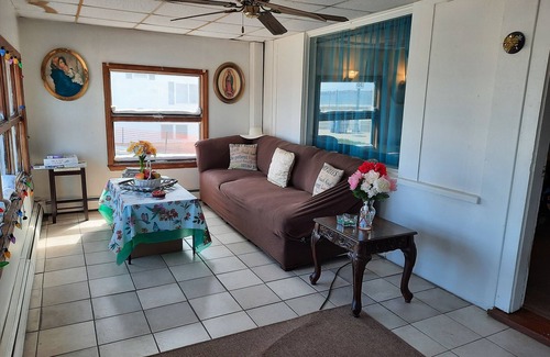 Revere House | Room With Fantastic Front Ocean And Beach View! House Right Across The Ocean!