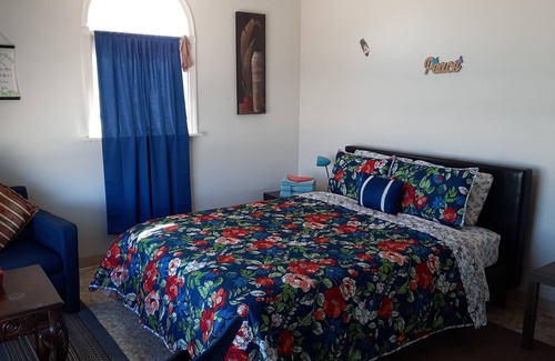 Revere House | Room With Fantastic Front Ocean And Beach View! House Right Across The Ocean!