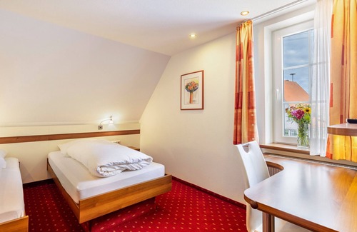 Rosenfeld House | Room 'Zweibettzimmer 25' with Wi-Fi