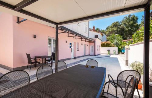 Porec House | Rooms and studio Flora