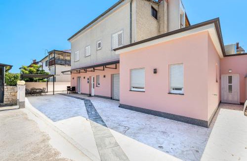 Porec House | Rooms and studio Flora