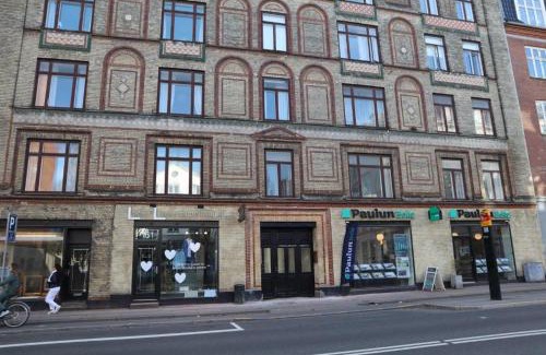 Frederiksberg C Apartment | Rooms in quiet Black Courtyard Apartment