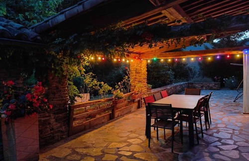 Saumane Apartment | Rooms with shared terrace, shared garden and Wi-Fi