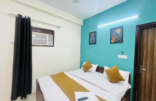Saket Hotel | Roomshala Hotel Anmol