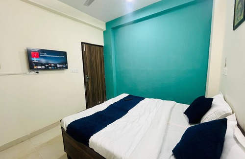 Saket Hotel | Roomshala Hotel Anmol