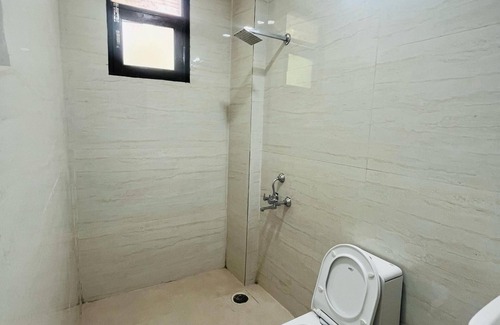 Saket Hotel | Roomshala Hotel Anmol