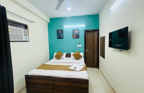 Saket Hotel | Roomshala Hotel Anmol
